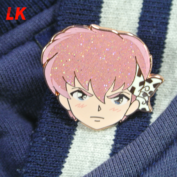 China Factory Custom Metall Logo Anime Glitter Pin Hut Abzeichen Revers weiche harte Emaille Pins